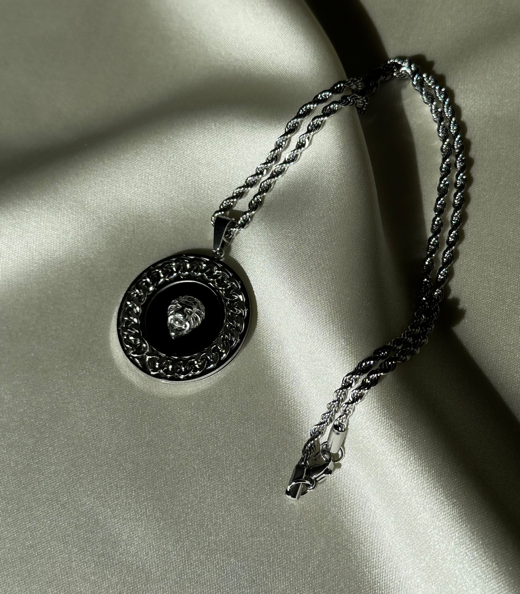 Versace Gurmet Detaylı Madalyon Gümüş Kolye